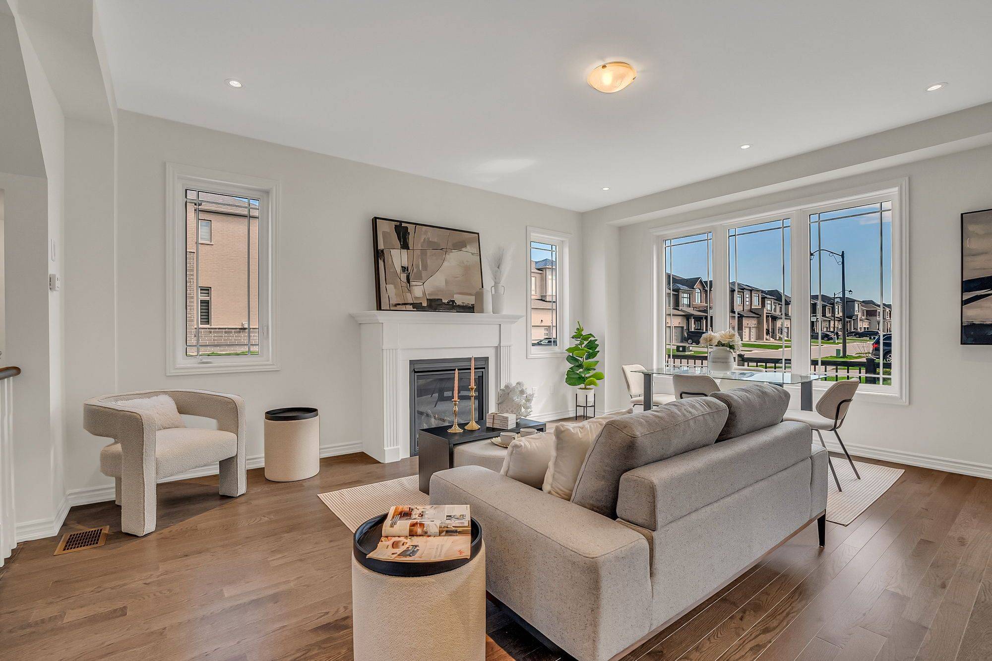 Oshawa, ON L1L 0T9,2091 Hallandale ST