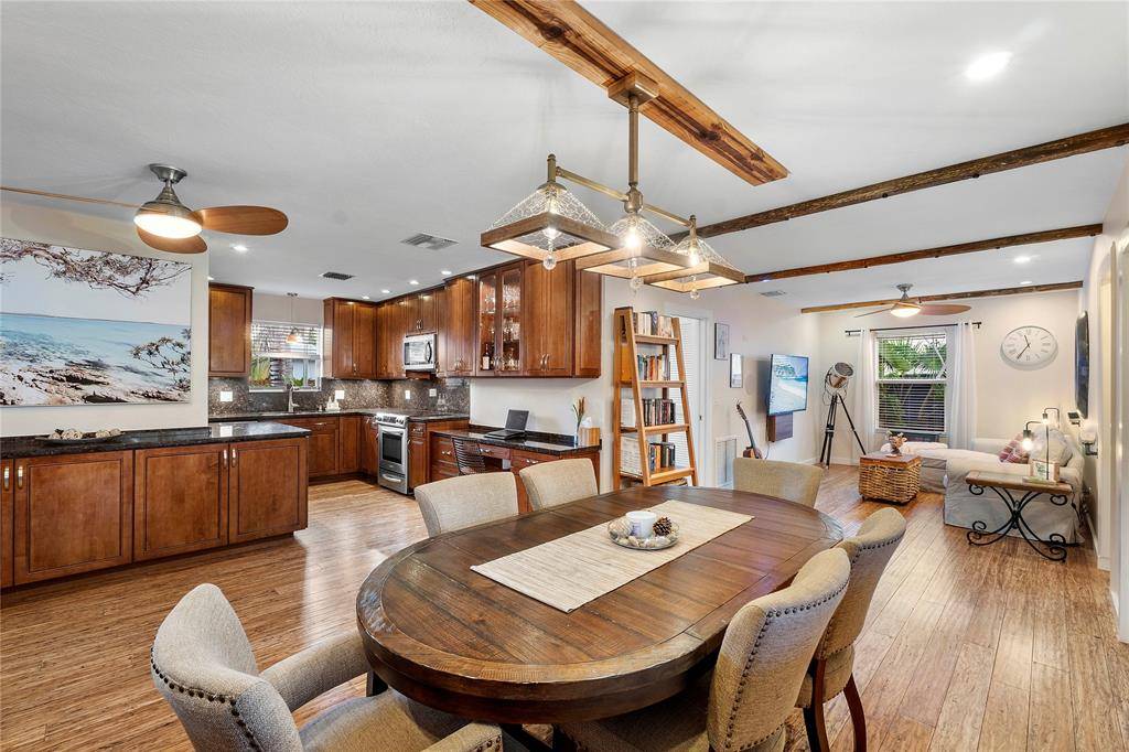 Oakland Park, FL 33334,221 NE 57th St