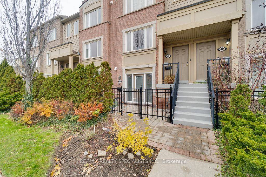 Mississauga, ON L5M 8C6,4985 Southampton DR #44