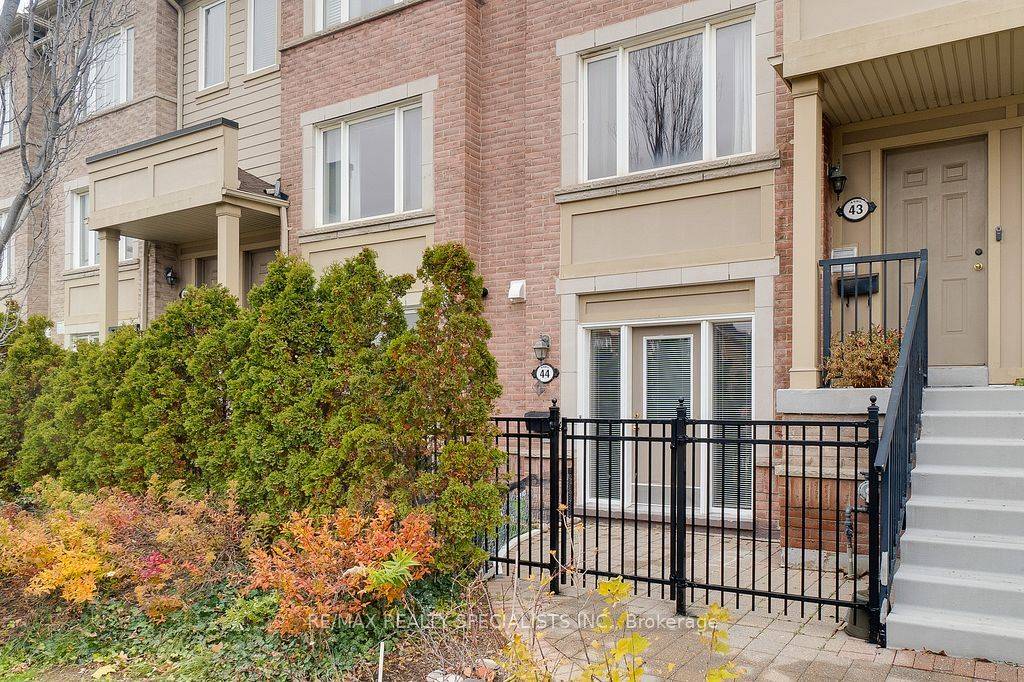 Mississauga, ON L5M 8C6,4985 Southampton DR #44