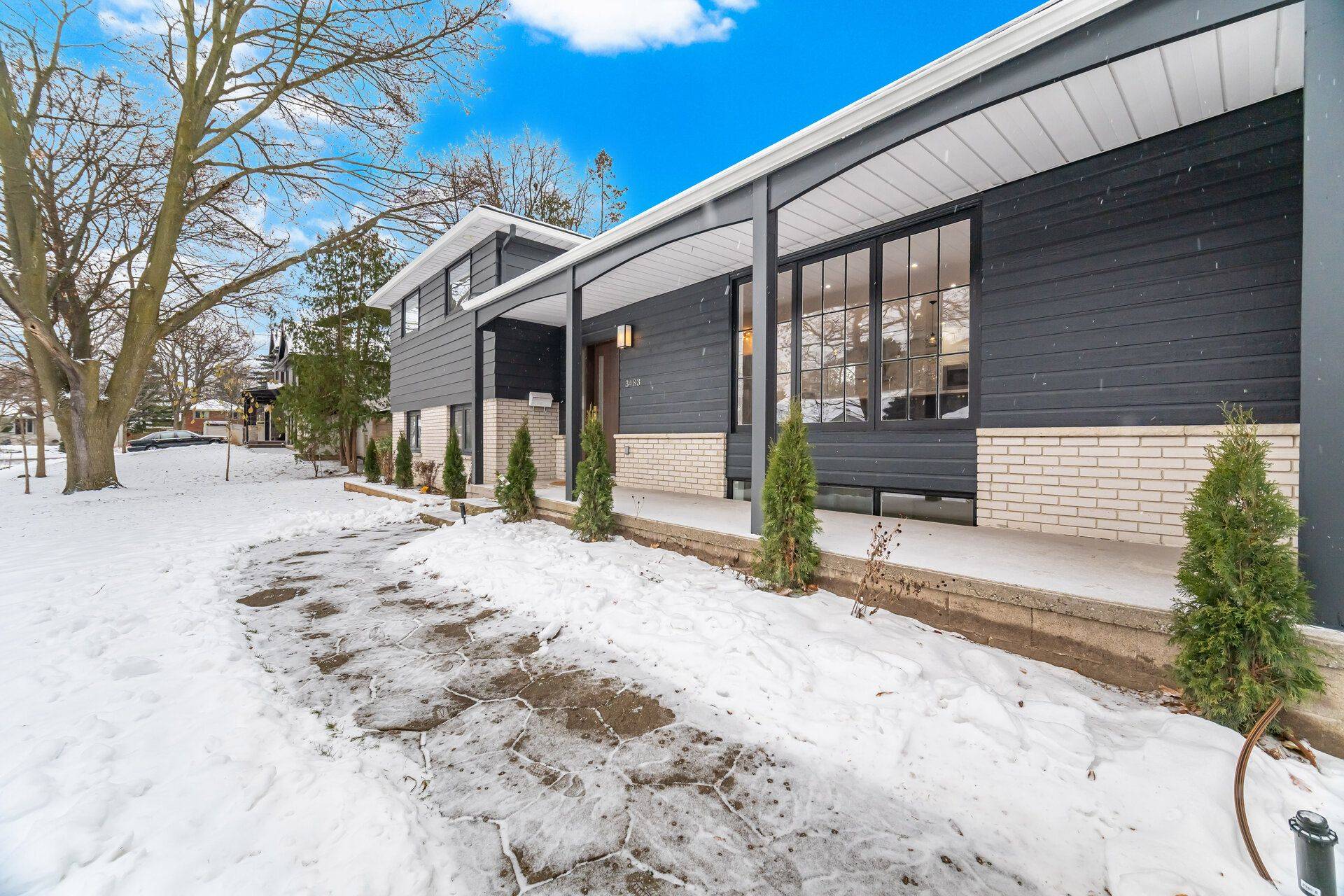 Mississauga, ON L5C 2M9,3483 Enniskillen CIR