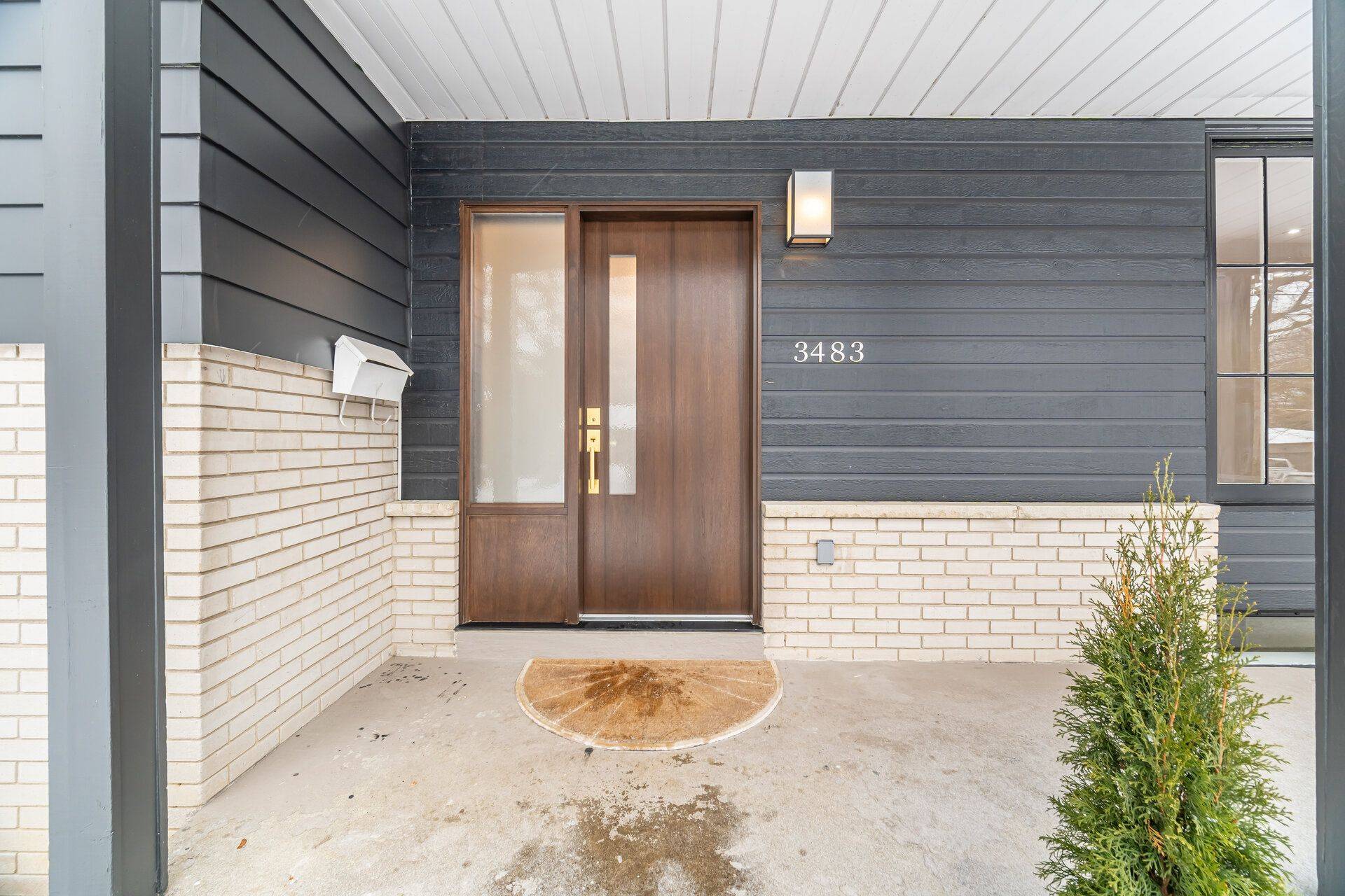 Mississauga, ON L5C 2M9,3483 Enniskillen CIR