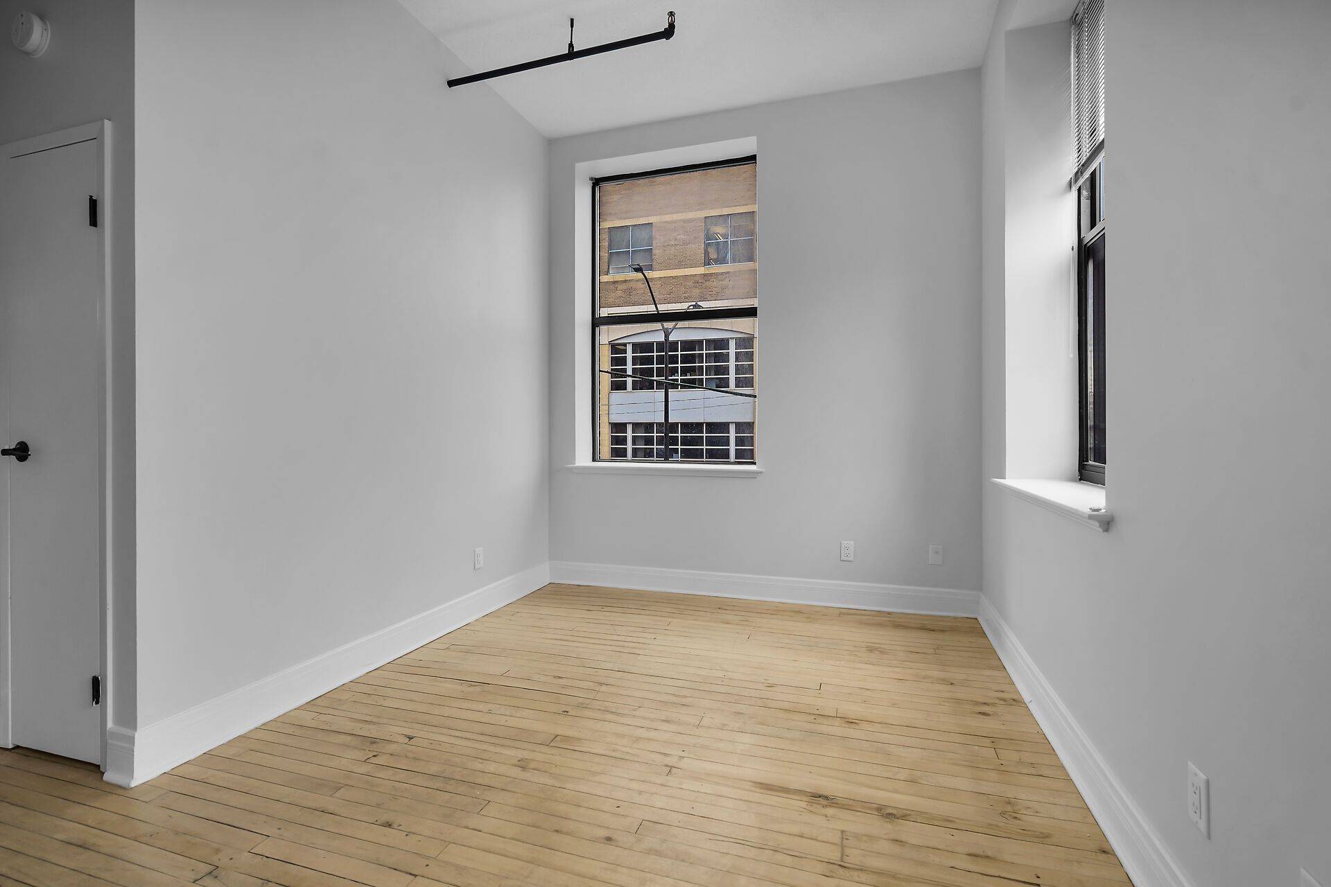 London East, ON N6A 6H6,330 Clarence ST #201