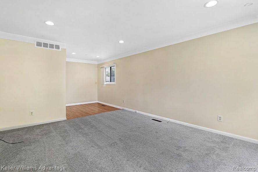 Dearborn Heights, MI 48125,5705 DETROIT ST