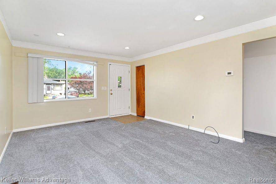 Dearborn Heights, MI 48125,5705 DETROIT ST