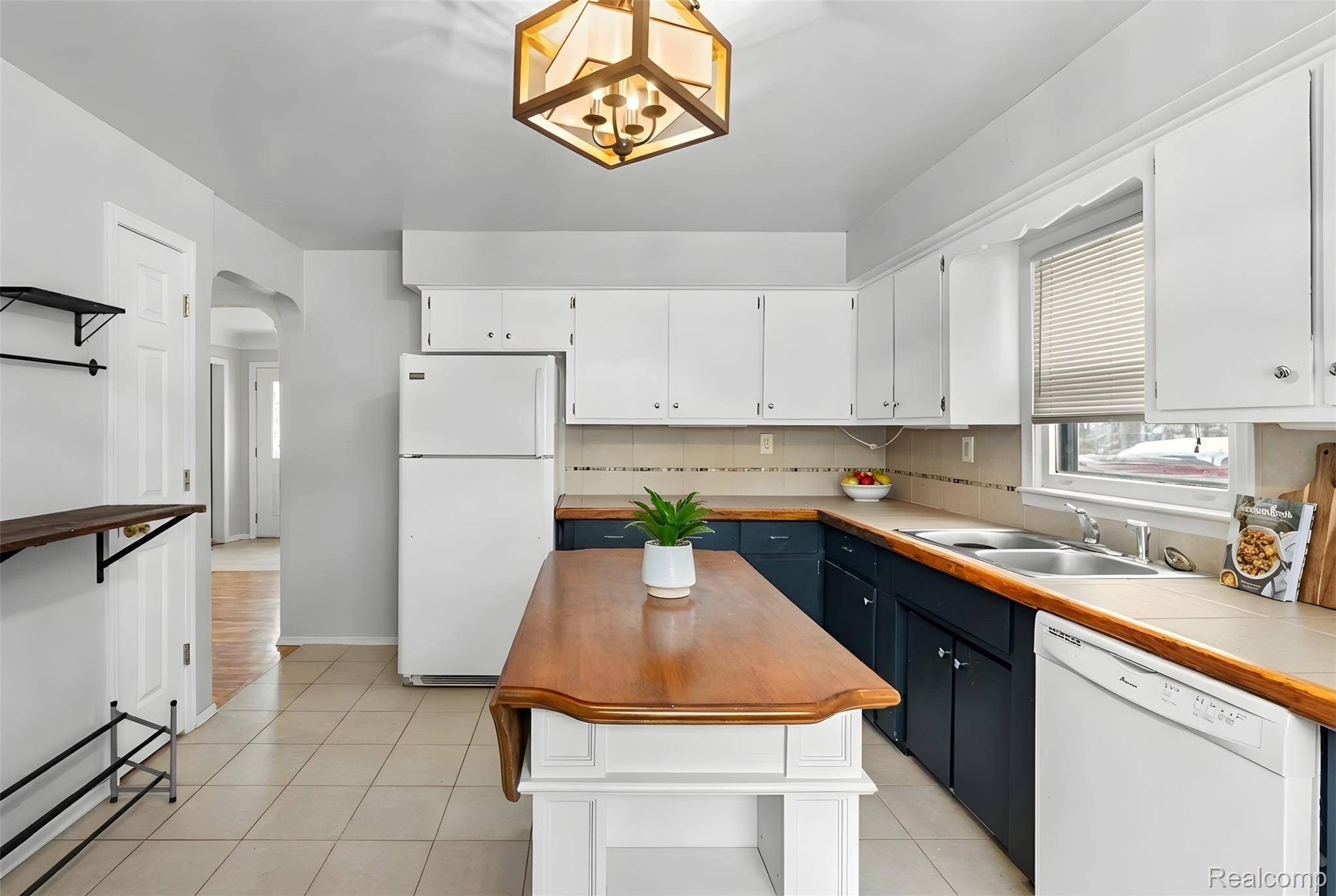 Burton, MI 48509,1397 Roat CT