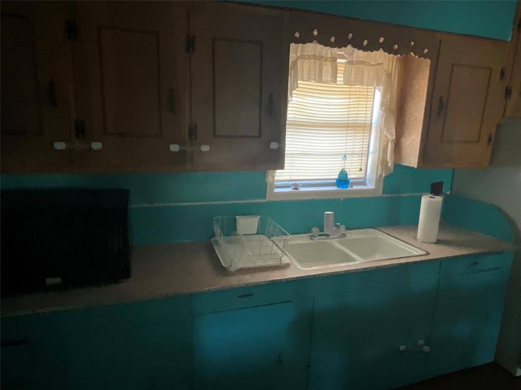 Clifton, TX 76634,215 N Ave O