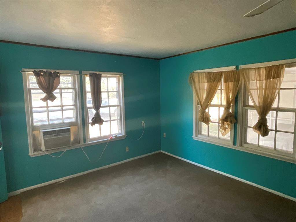 Clifton, TX 76634,215 N Ave O