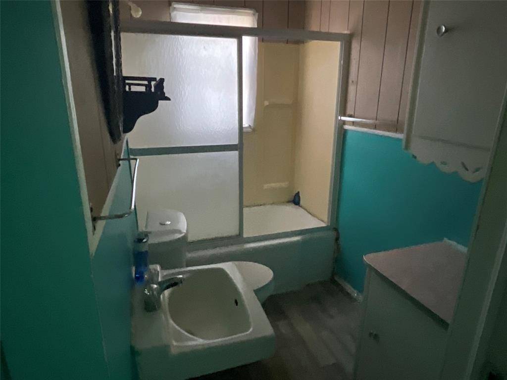 Clifton, TX 76634,215 N Ave O