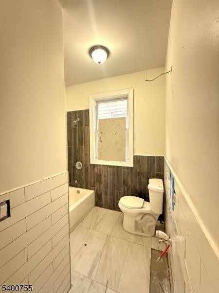 Jersey City, NJ 07305,221 Bayview Ave