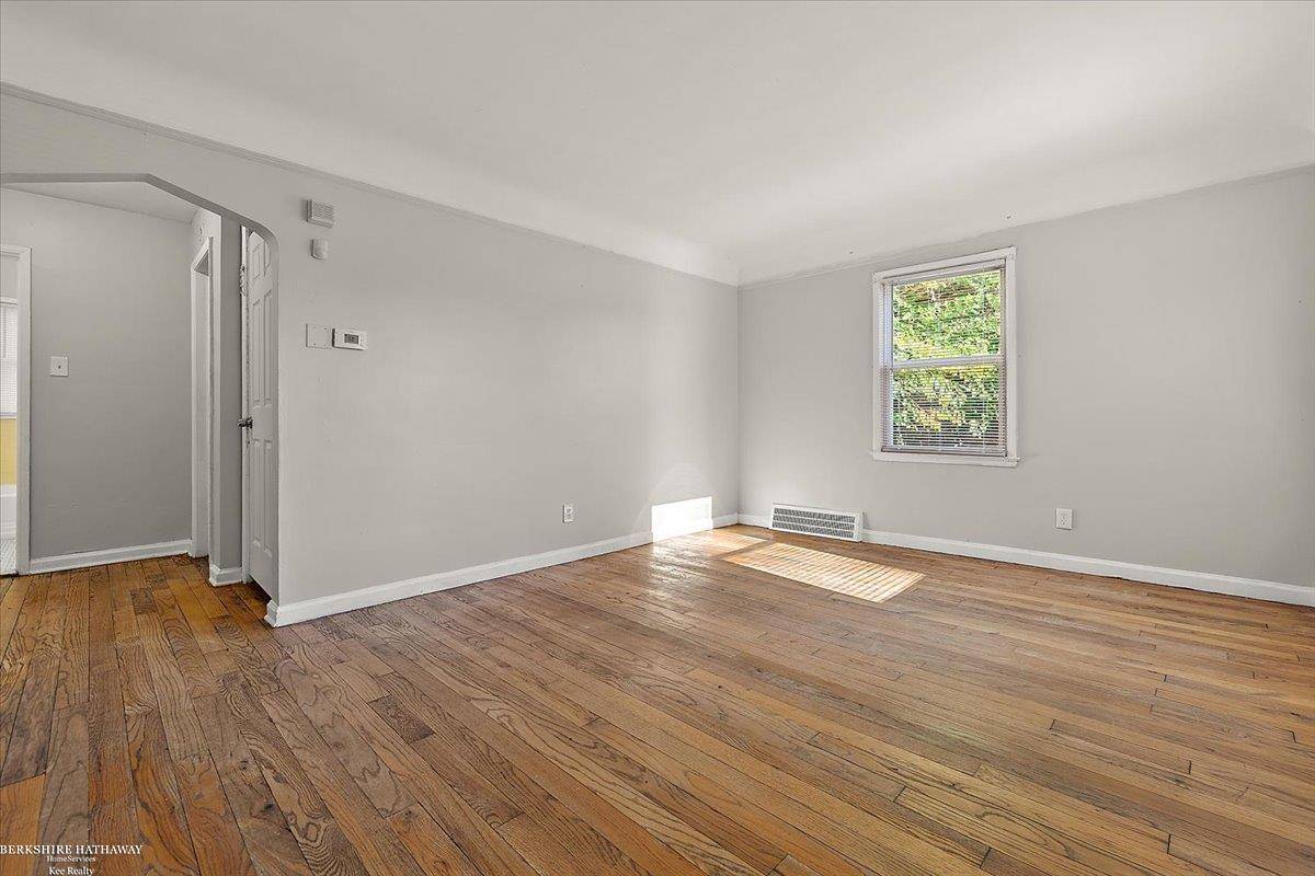 Detroit, MI 48224,10925 Marne ST