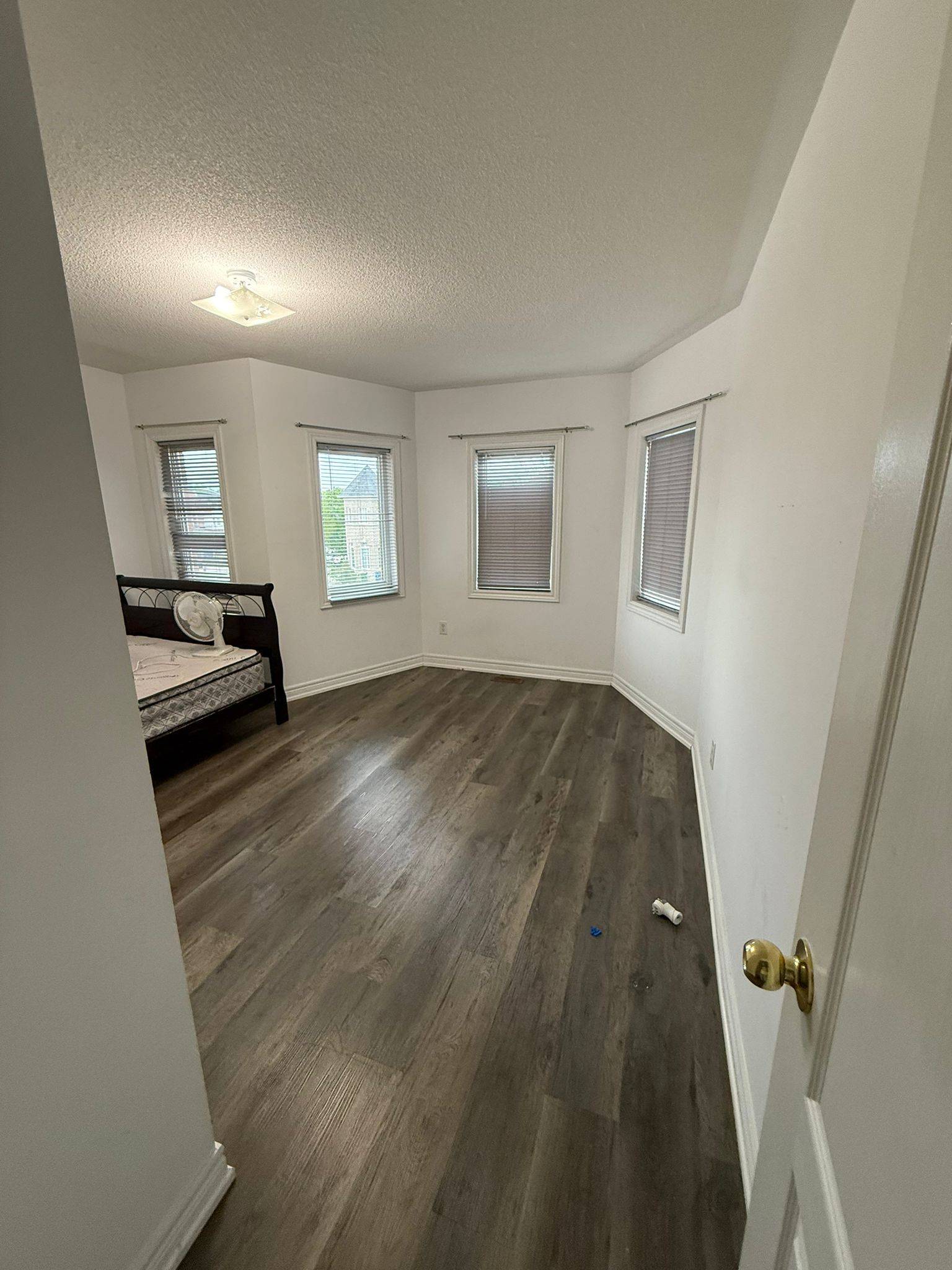 Toronto E11, ON M1X 2A8,38 Glacier CRES