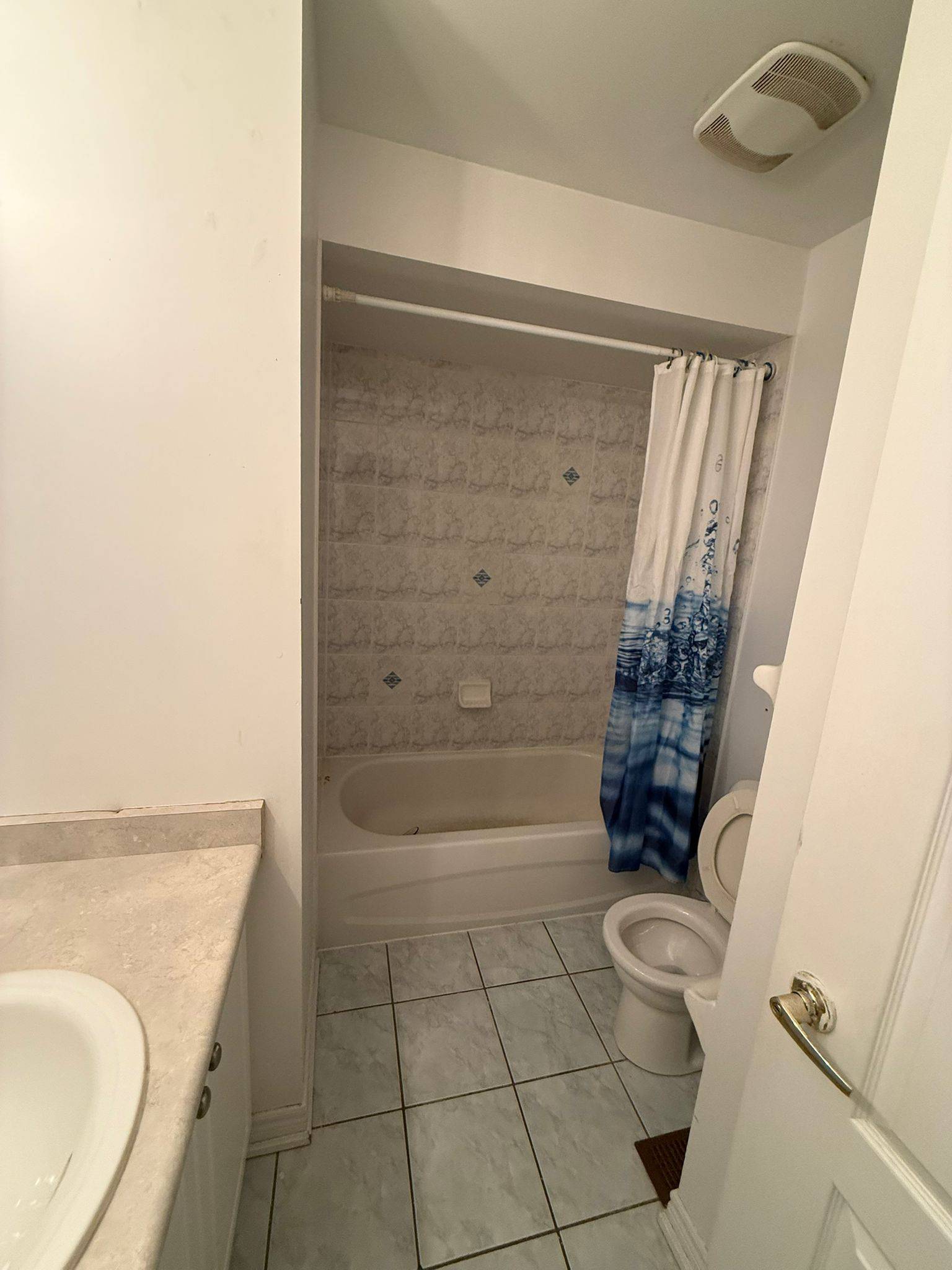 Toronto E11, ON M1X 2A8,38 Glacier CRES