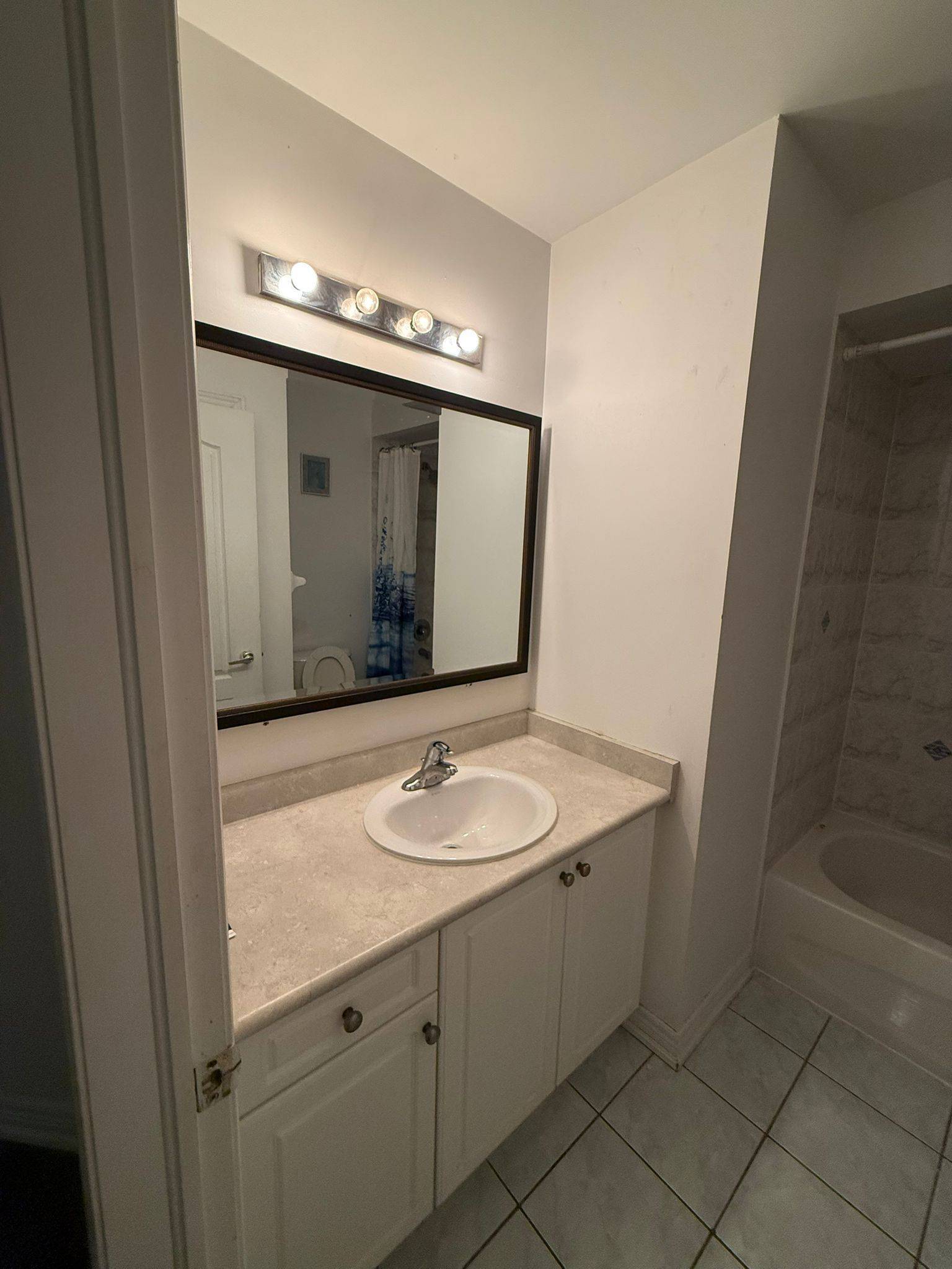 Toronto E11, ON M1X 2A8,38 Glacier CRES