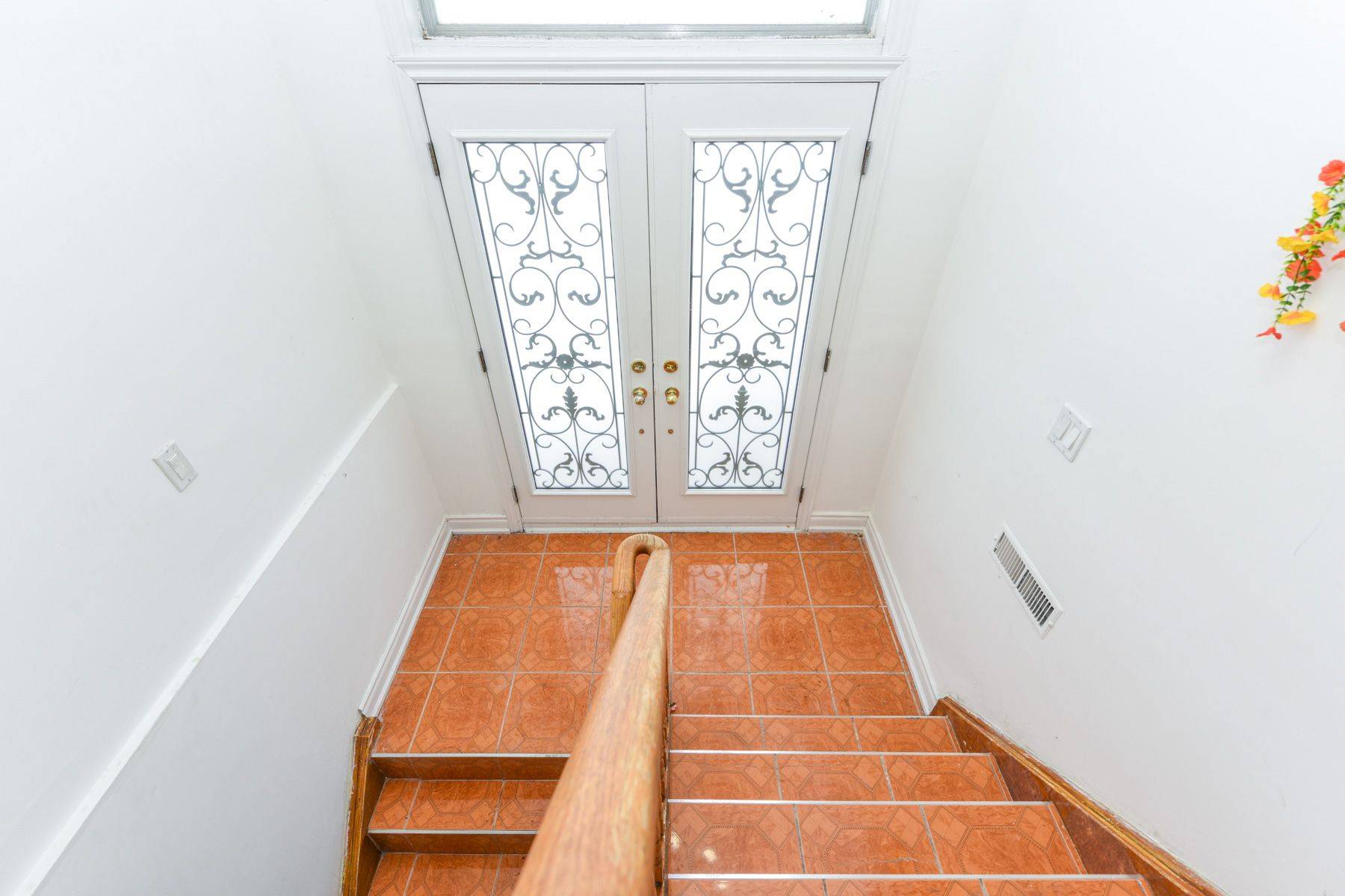 Mississauga, ON L4T 2L8,7292 Redfox RD