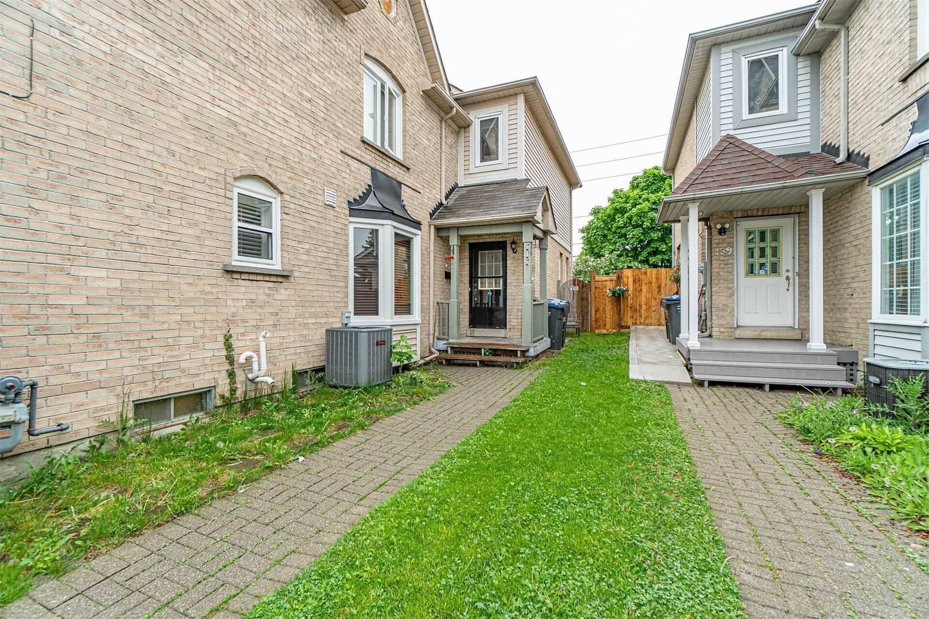 Brampton, ON L6R 1B7,141 Chipmunk CRES