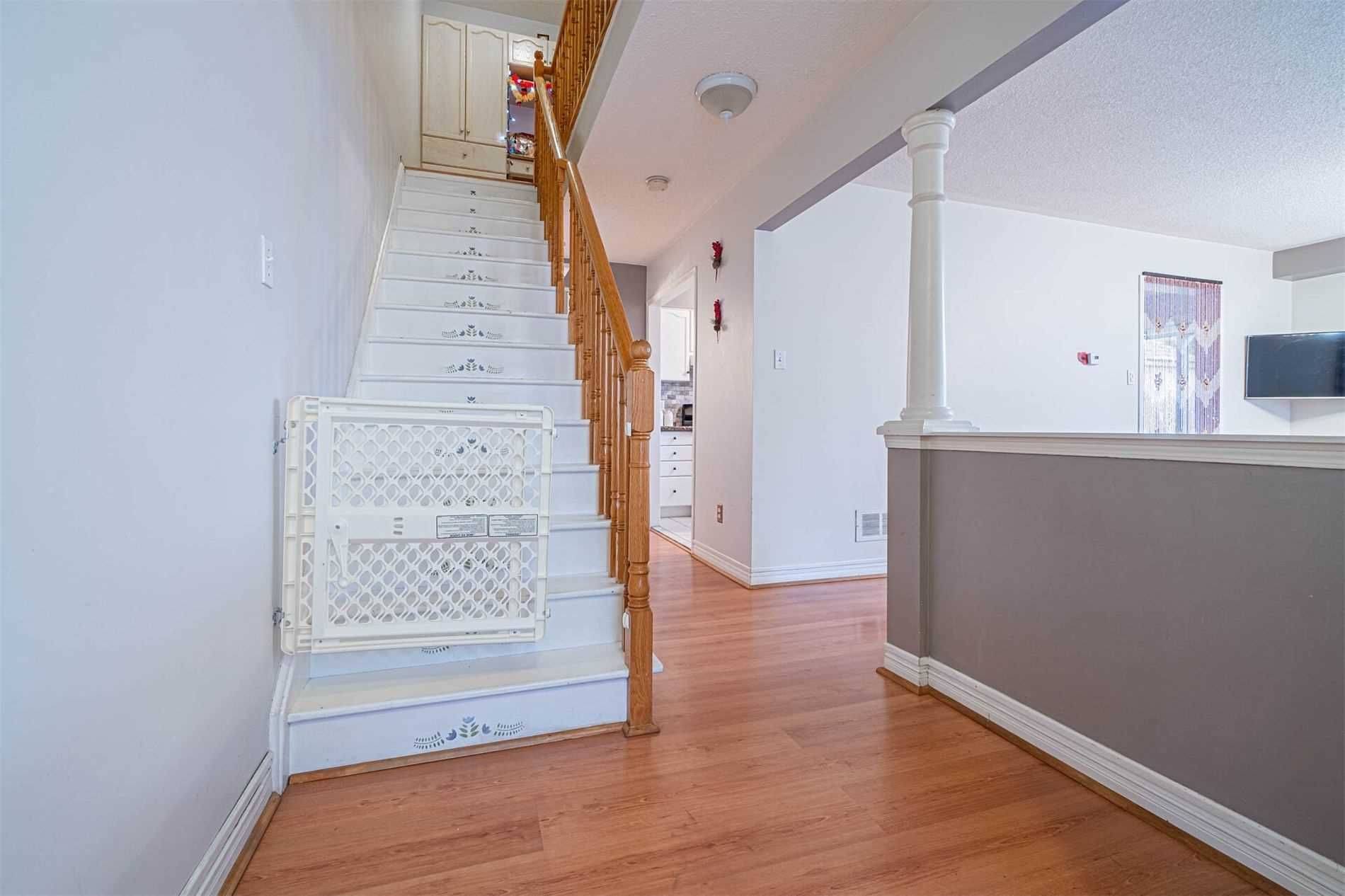 Brampton, ON L6R 1B7,141 Chipmunk CRES