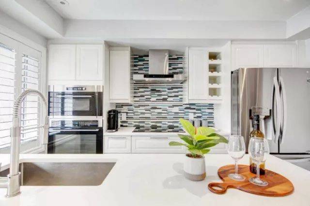 Mississauga, ON L5B 4K5,601 Shoreline DR N #160