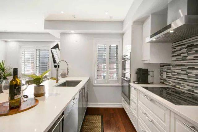 Mississauga, ON L5B 4K5,601 Shoreline DR N #160