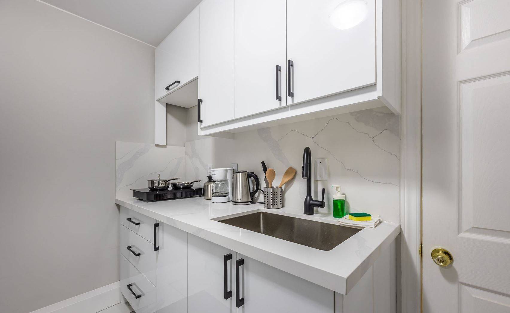 Niagara Falls, ON L2E 2L4,4507 Queen ST