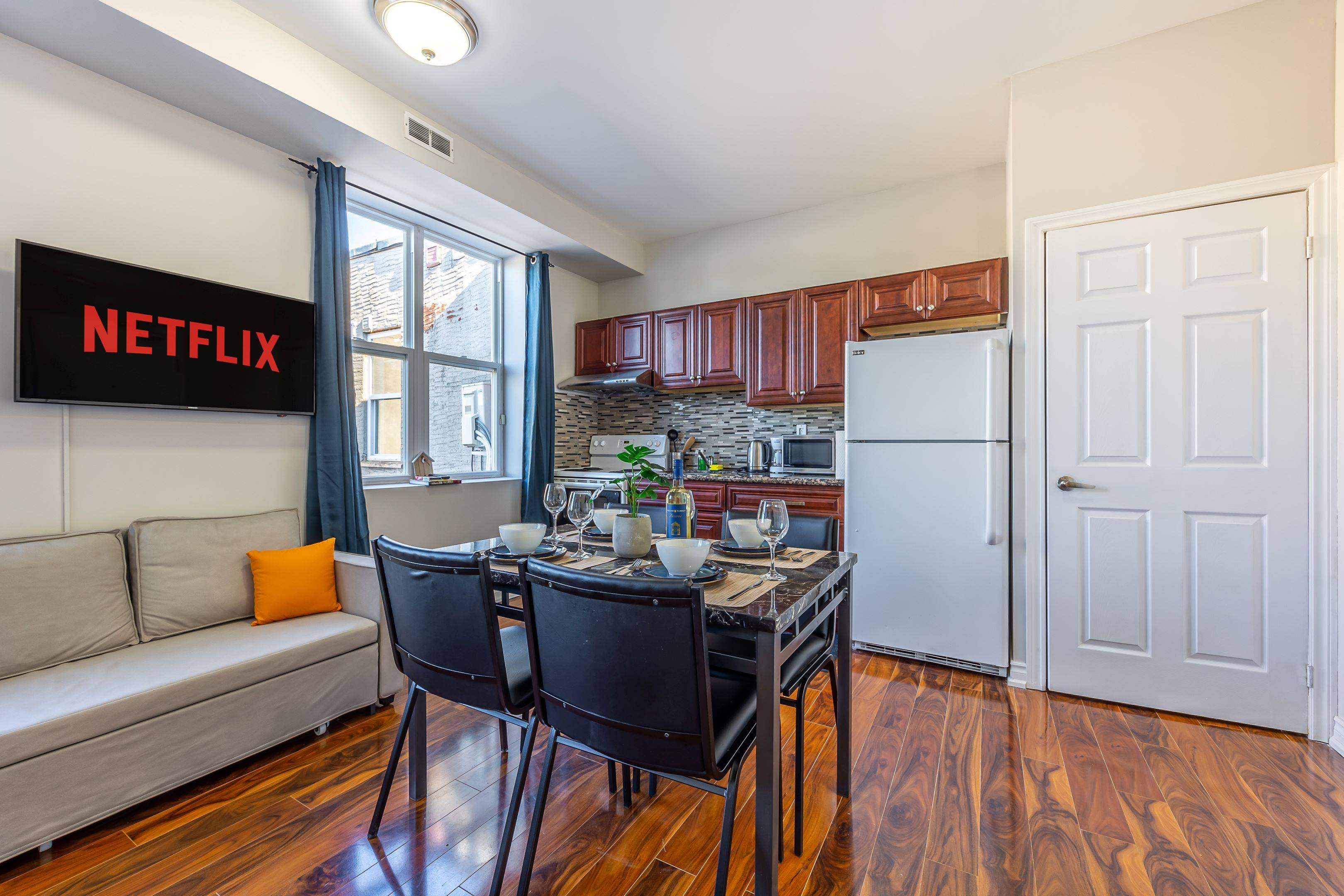 Niagara Falls, ON L2E 2L4,4497 Queen ST