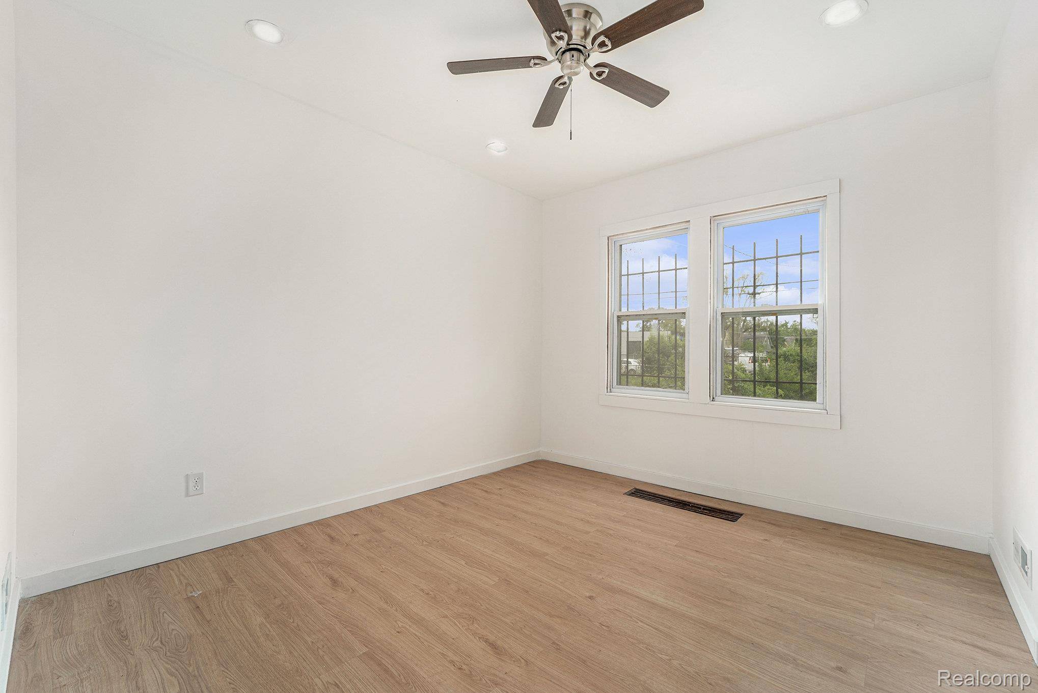 Detroit, MI 48227,15775 Hartwell ST