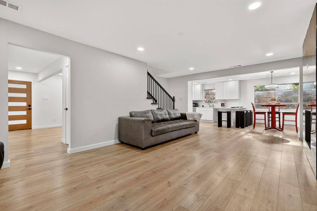 Desoto, TX 75115,425 Ten Mile Drive