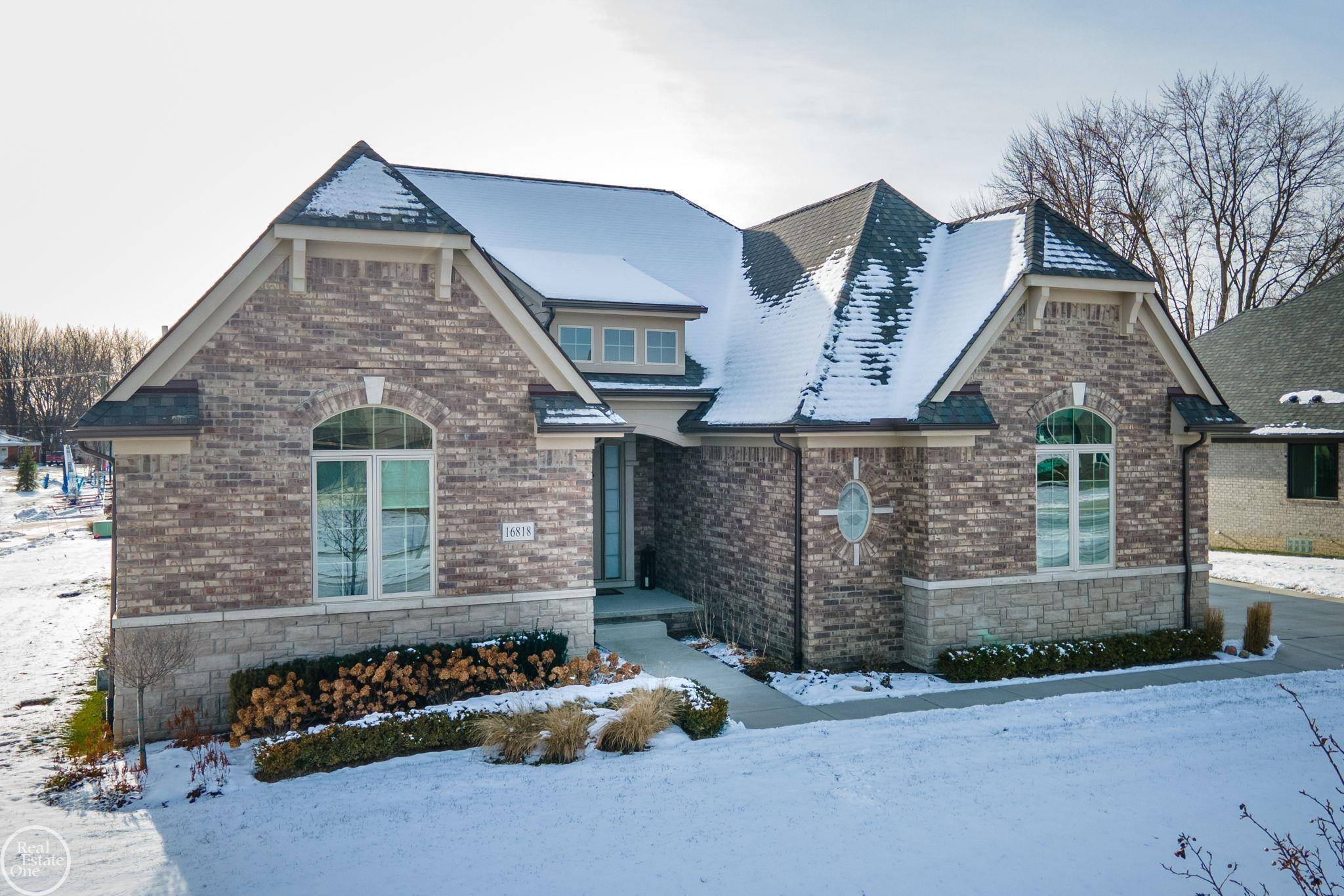 Macomb, MI 48044,16818 Glenhurst DR