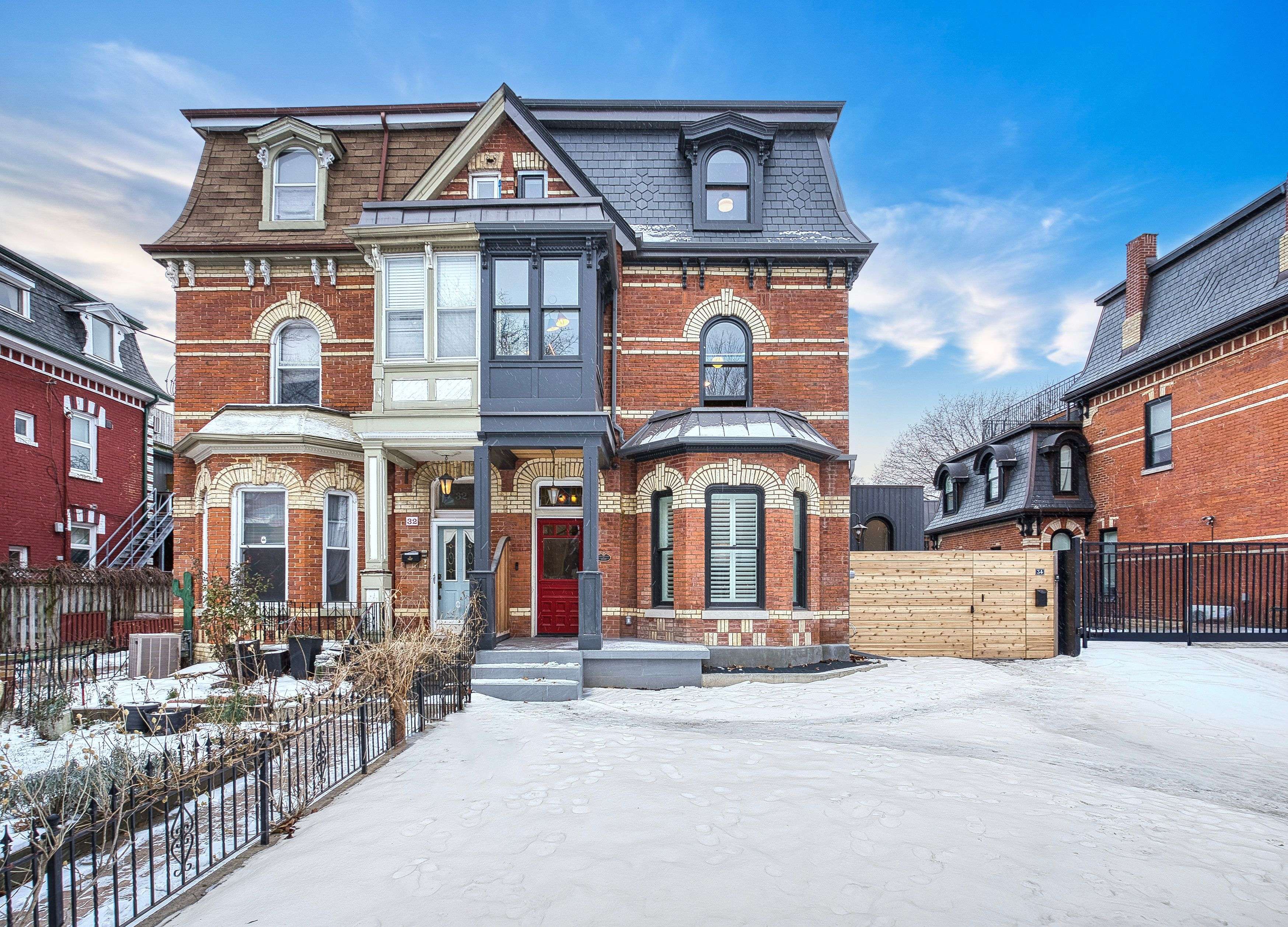 Toronto C01, ON M6J 3H9,34 Beaconsfield AVE