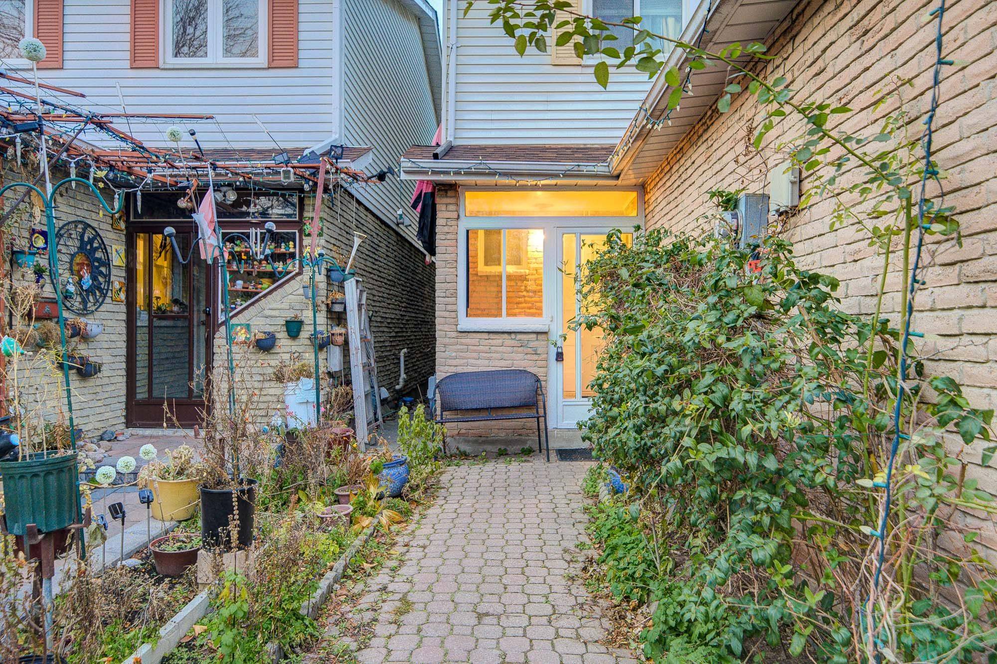 Toronto E05, ON M1V 1M7,98 Rakewood CRES #Upper