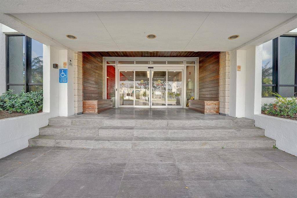 Hollywood, FL 33020,2450 Hollywood Blvd #CU700 & 701