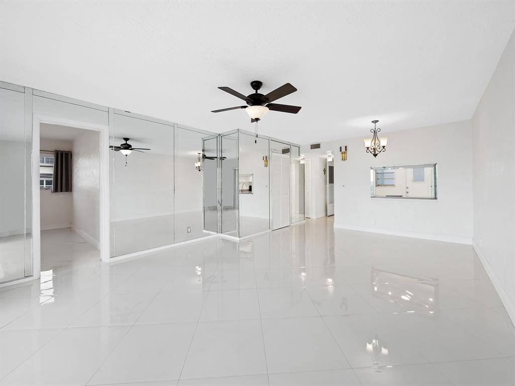 Hallandale Beach, FL 33009,329 SE 3rd St #305P