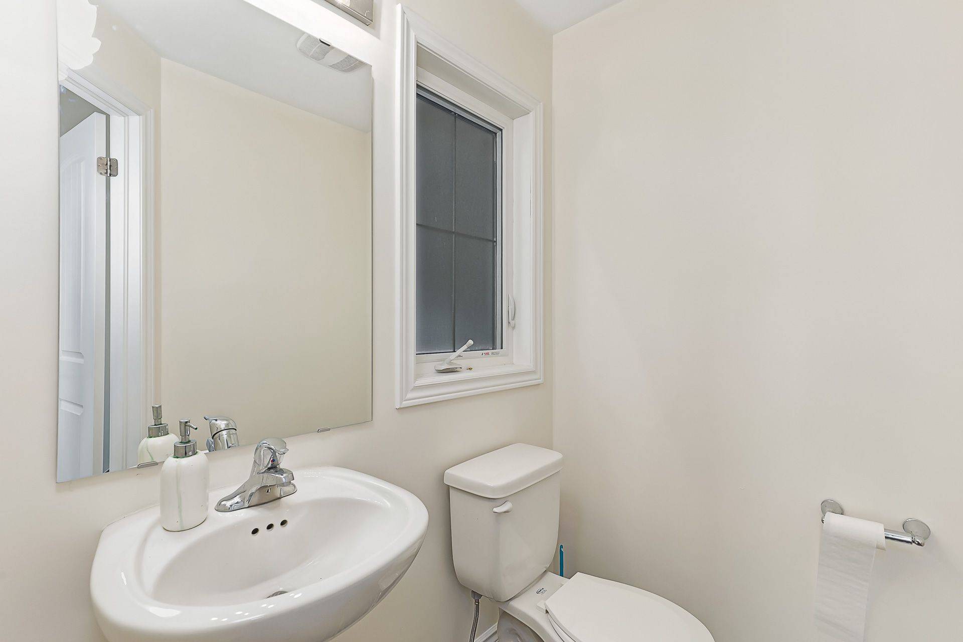 Collingwood, ON L9Y 0X1,34 Robertson ST