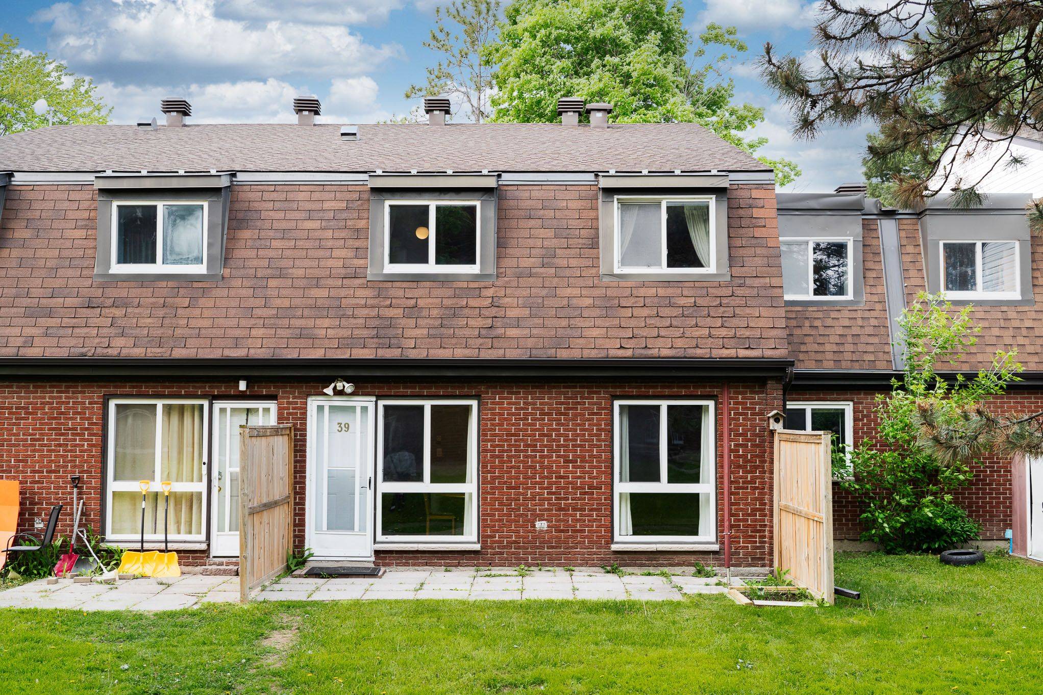 Beacon Hill North - South And Area, ON K1J 7W1,1958 Jasmine CRES #39J