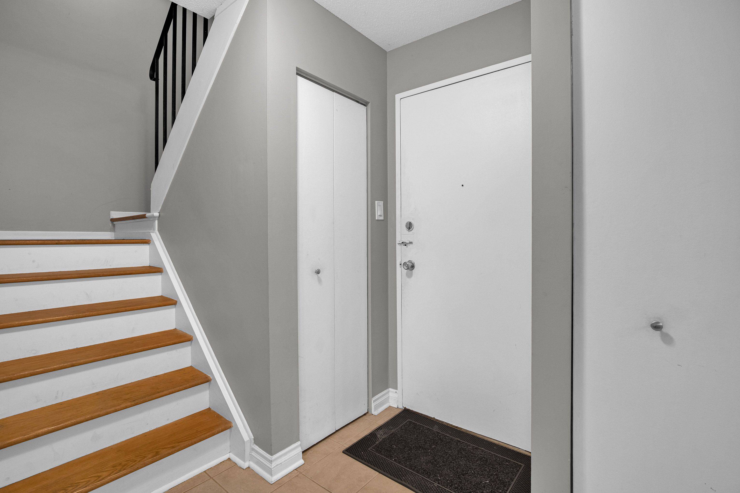 Beacon Hill North - South And Area, ON K1J 7W1,1958 Jasmine CRES #39J