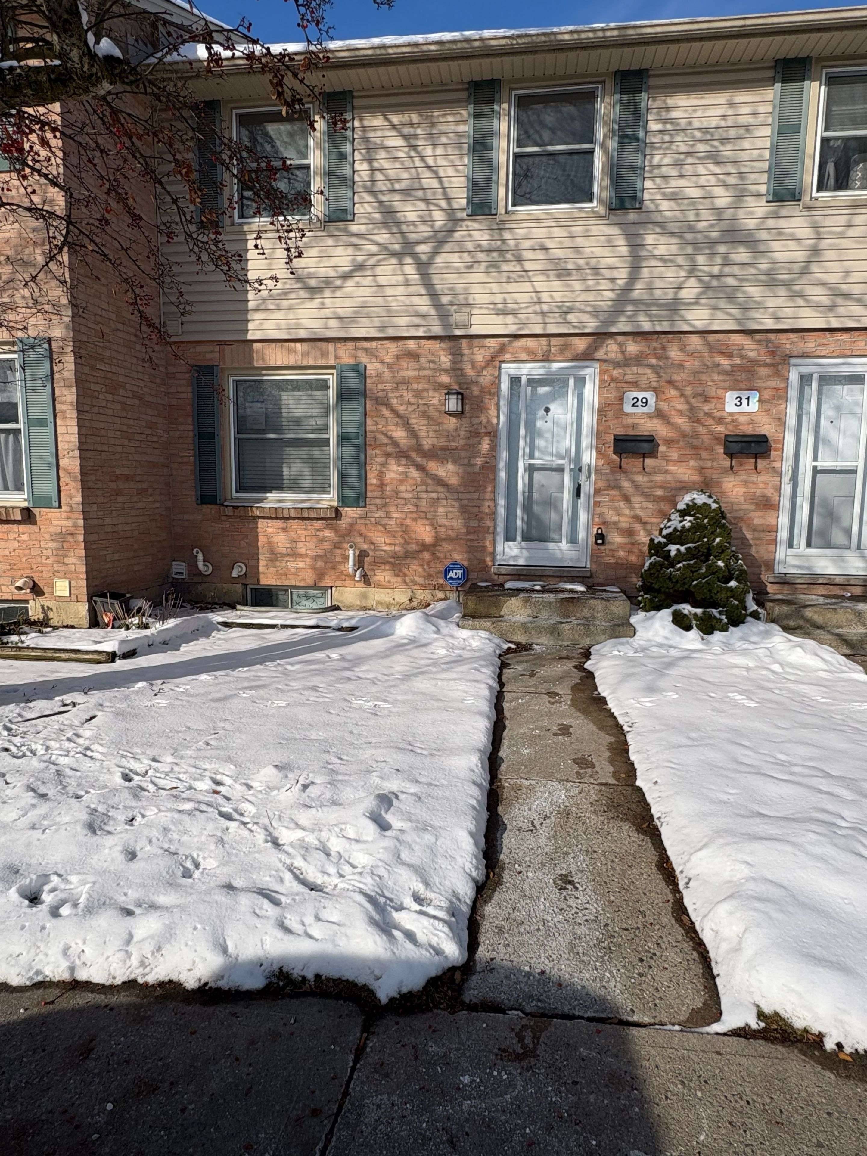 London East, ON L8G 3Z2,1247 HURON ST #29