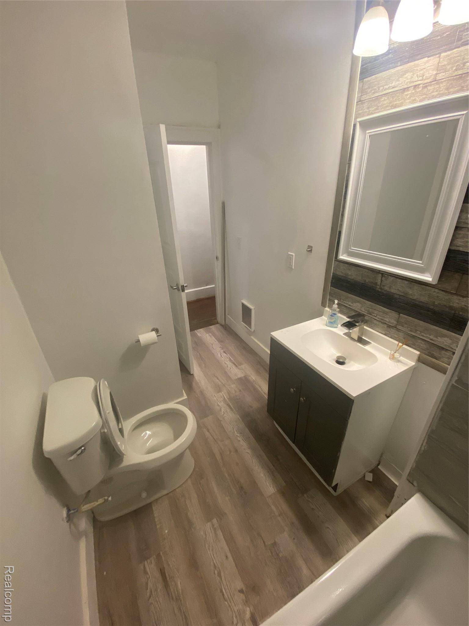 Detroit, MI 48214,4719 Saint Clair ST