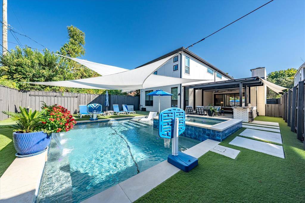 Dallas, TX 75206,5835 Vickery Boulevard