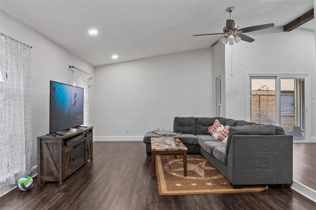 Dallas, TX 75249,7306 Blackwillow Lane