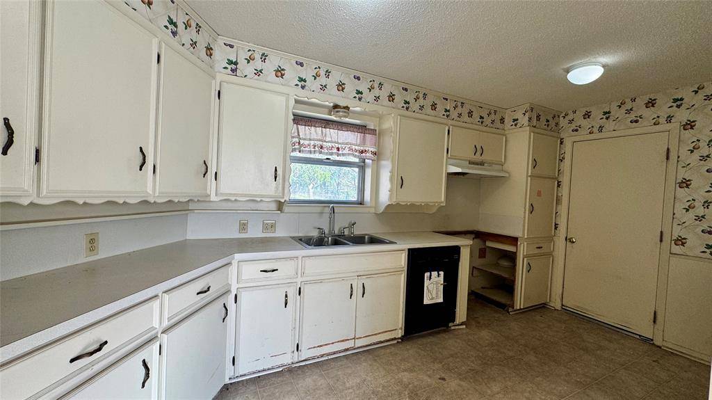 Terrell, TX 75160,100 Poinsetta Circle