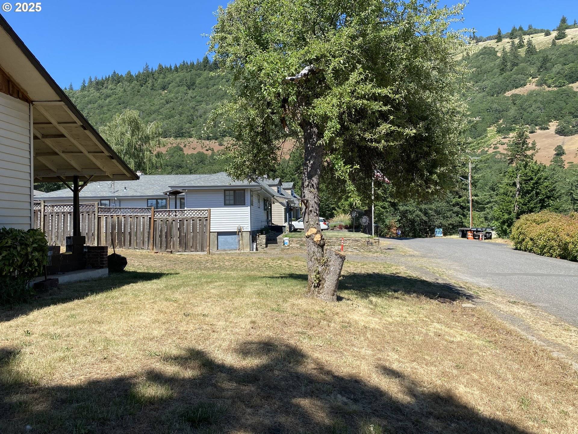 White Salmon, WA 98672,782 NE CENTER ST