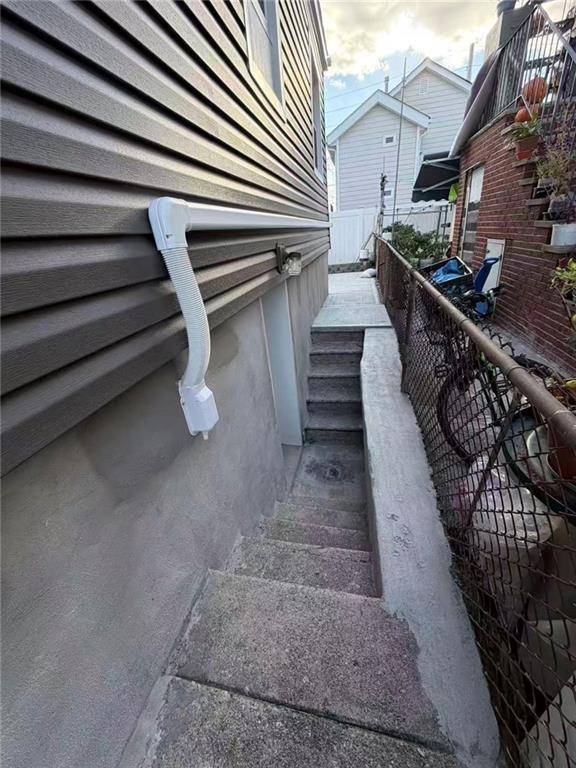 Staten Island, NY 10306,30 Seafoam ST