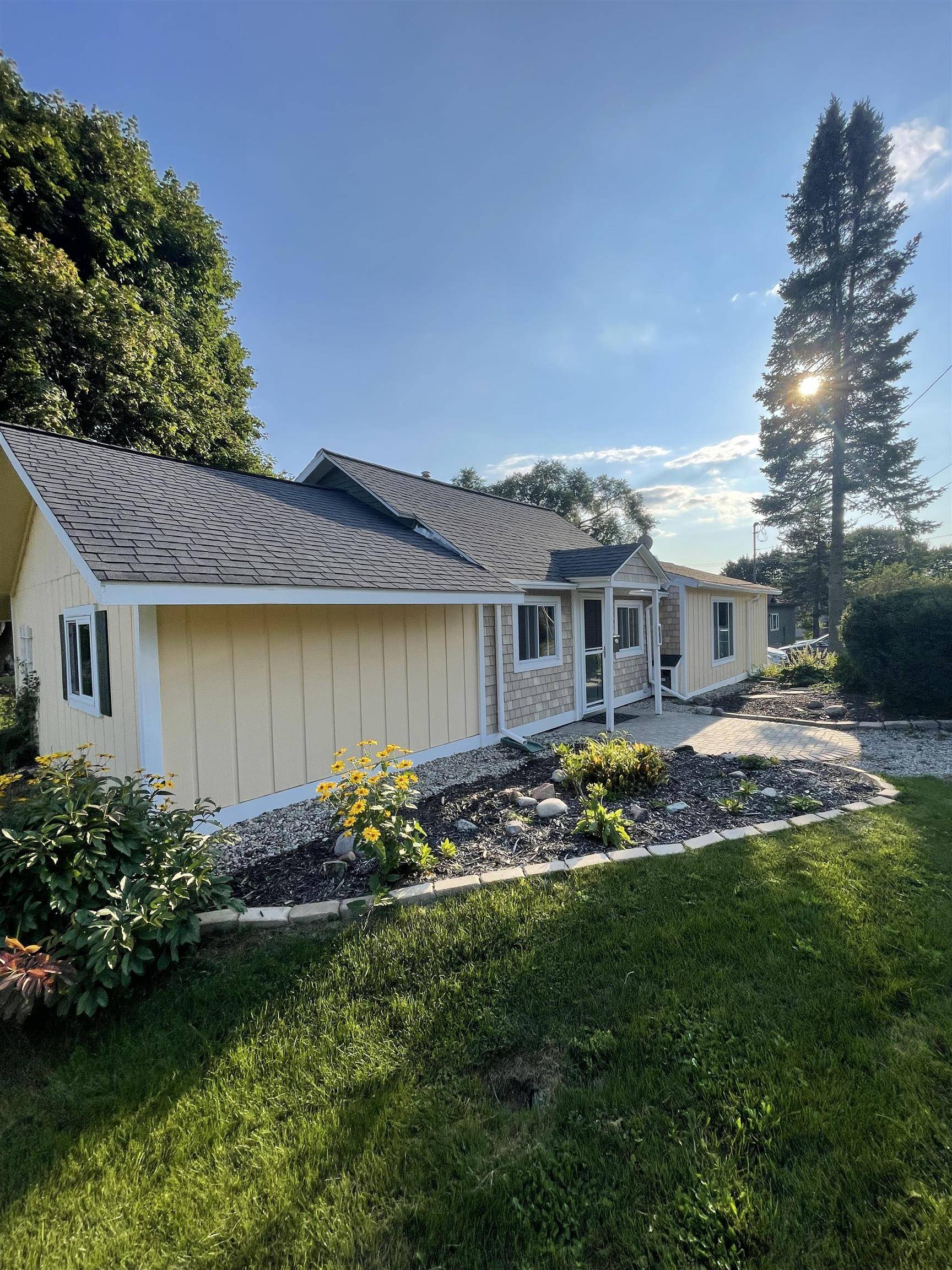 Boyne City, MI 49712,310 Groveland ST