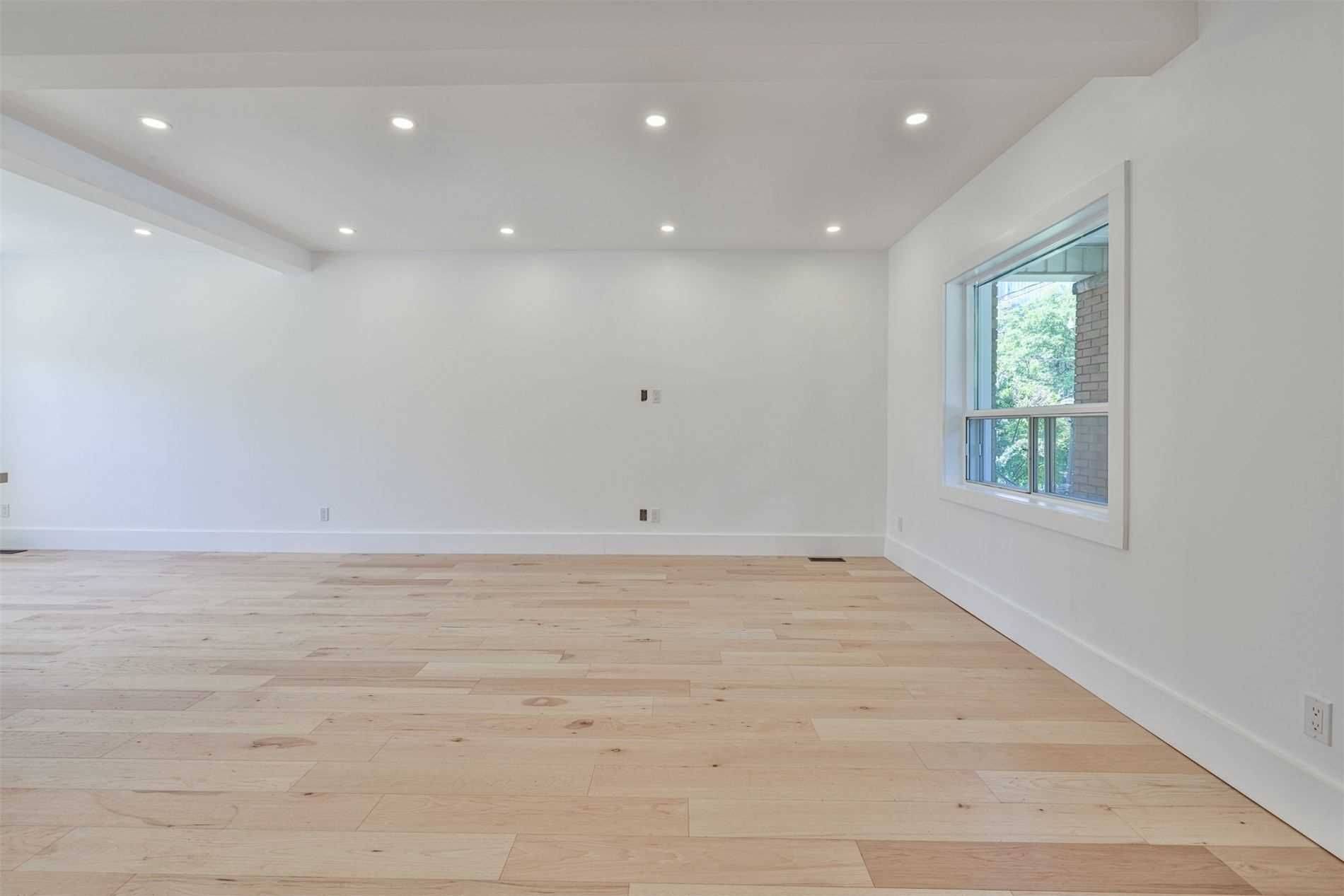 Toronto C10, ON M4S 1H1,283 Davisville AVE #Upper