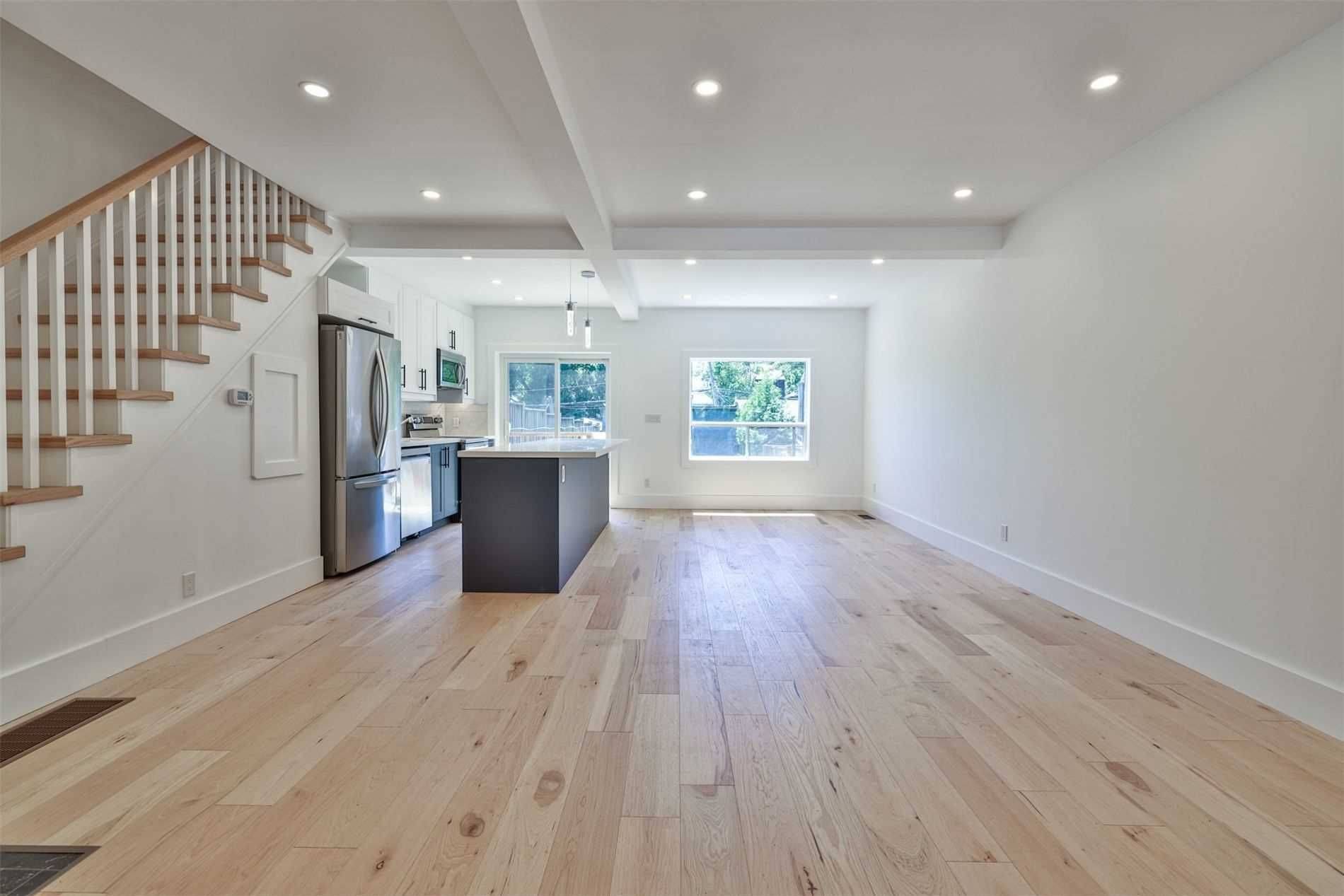 Toronto C10, ON M4S 1H1,283 Davisville AVE #Upper