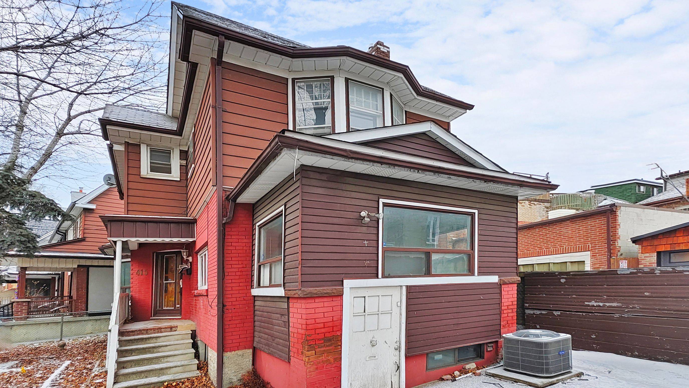 Toronto C01, ON M6G 3J7,415 Crawford ST