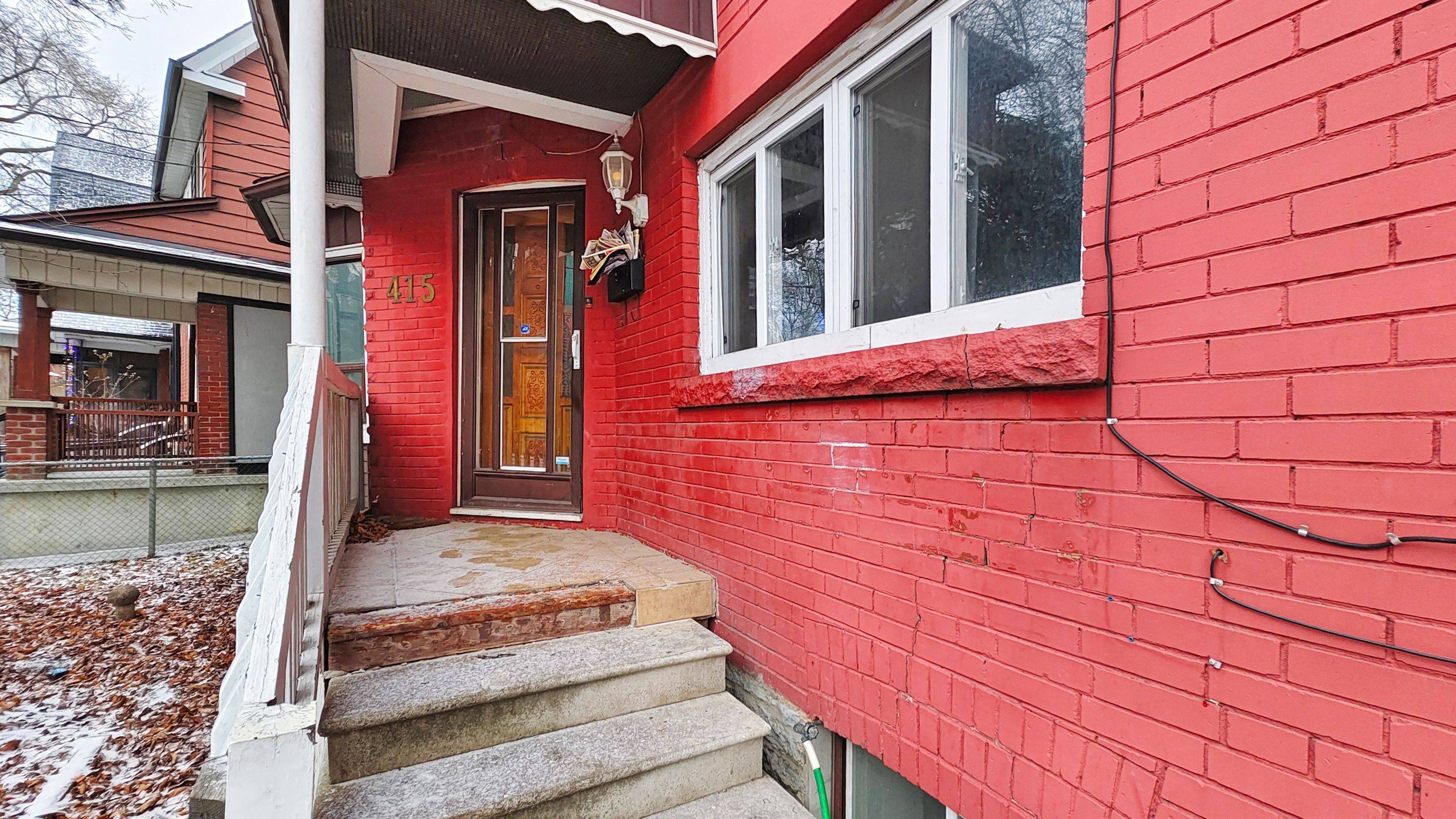 Toronto C01, ON M6G 3J7,415 Crawford ST