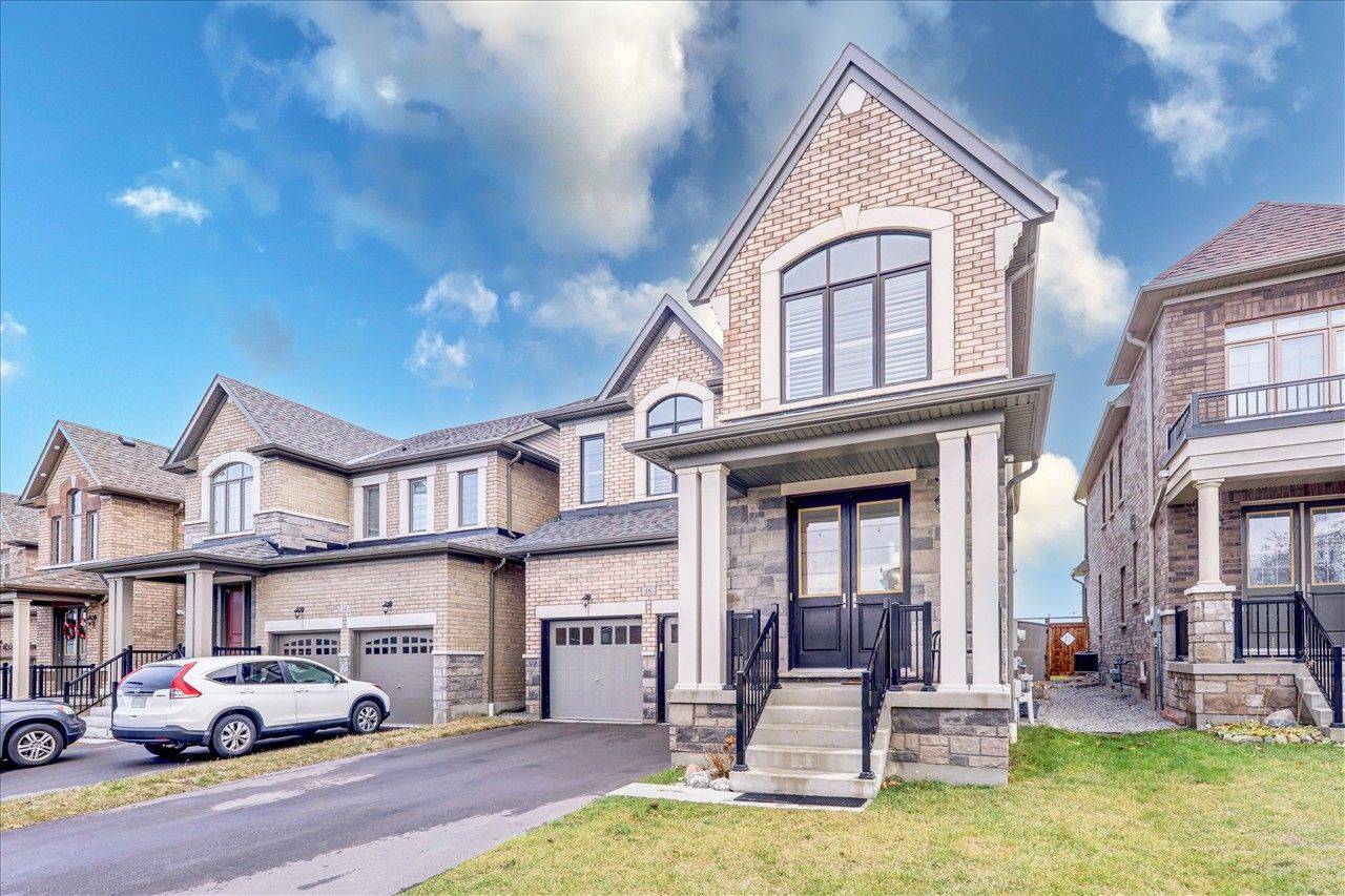 Whitby, ON L1P 0K5,16 Capstan CT