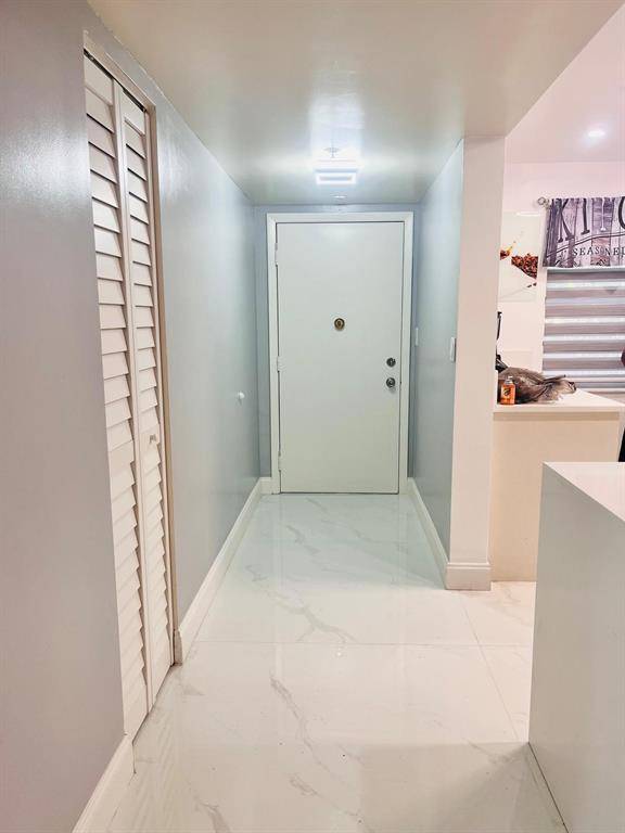 Lauderhill, FL 33319,3910 Inverrary Blvd #203B