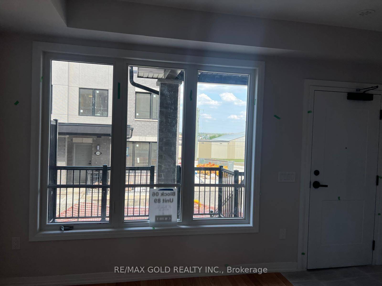 Bradford West Gwillimbury, ON L3Z 4M5,21 Baynes WAY #2